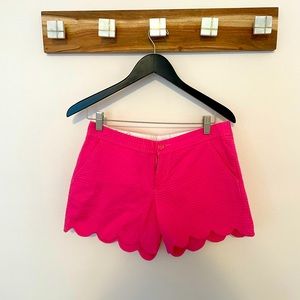 Lilly Pulitzer Scalloped Shorts in Hot Pink. Size 2.